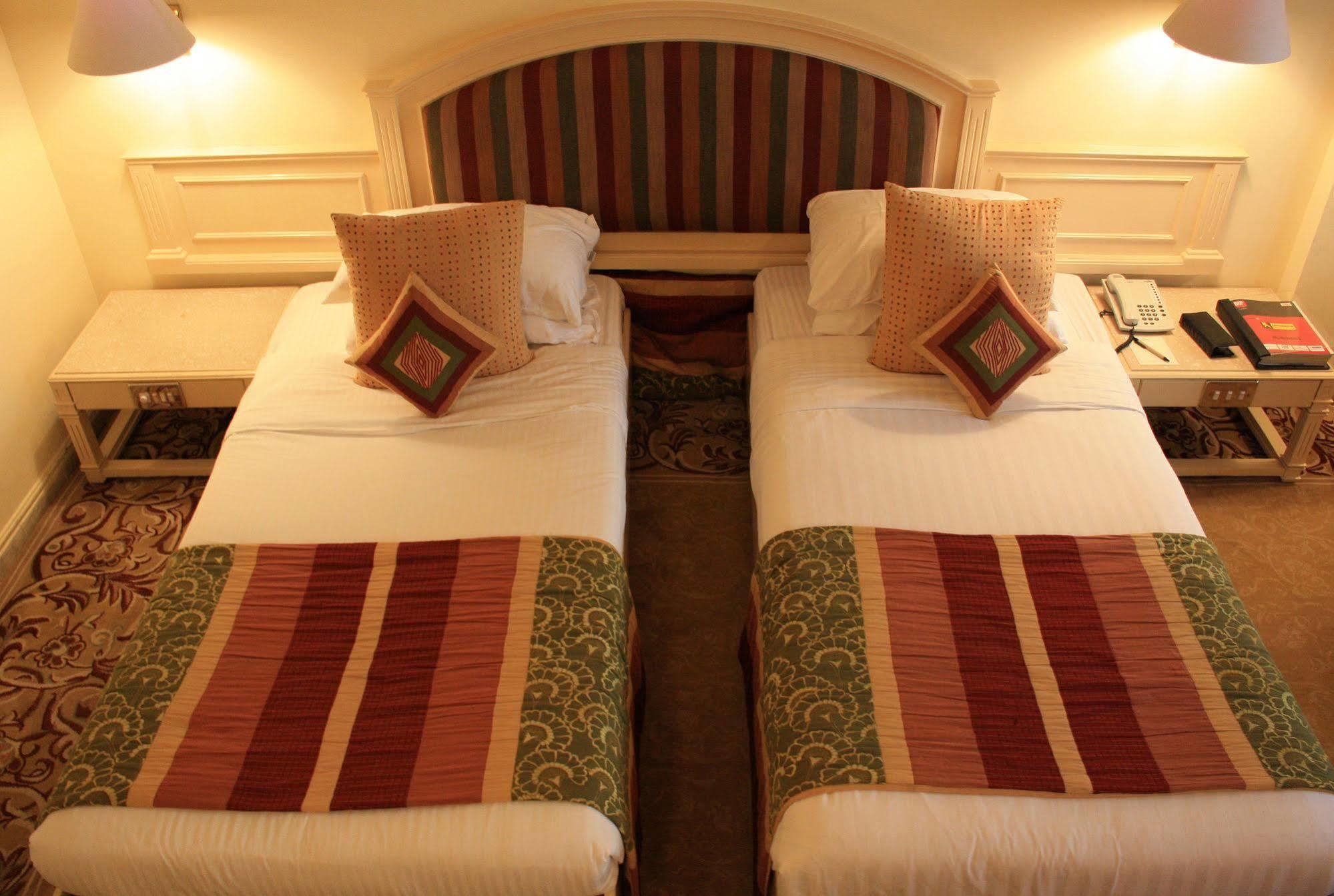 Hotel Bawa International Mumbai Bagian luar foto