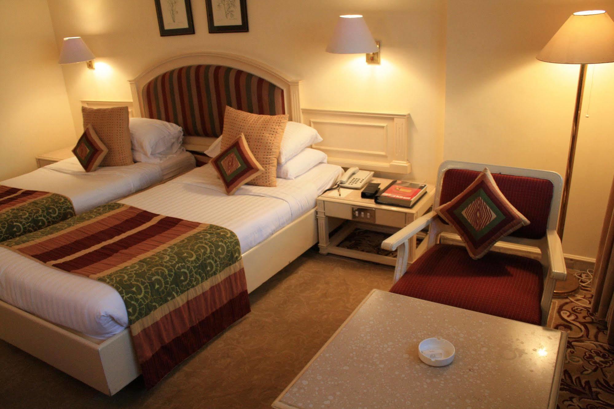 Hotel Bawa International Mumbai Bagian luar foto
