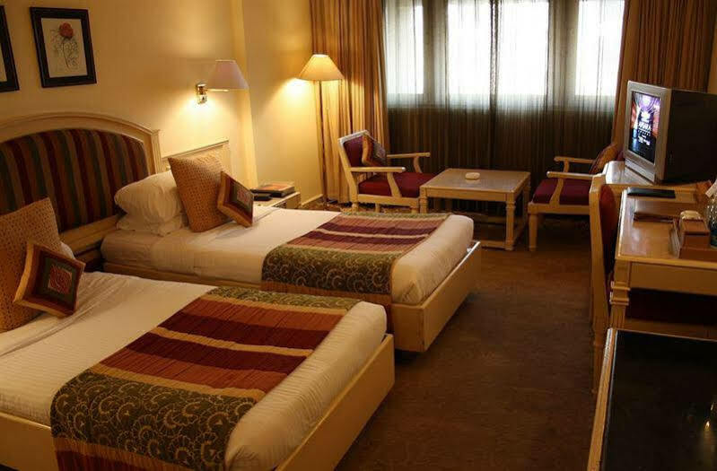 Hotel Bawa International Mumbai Bagian luar foto